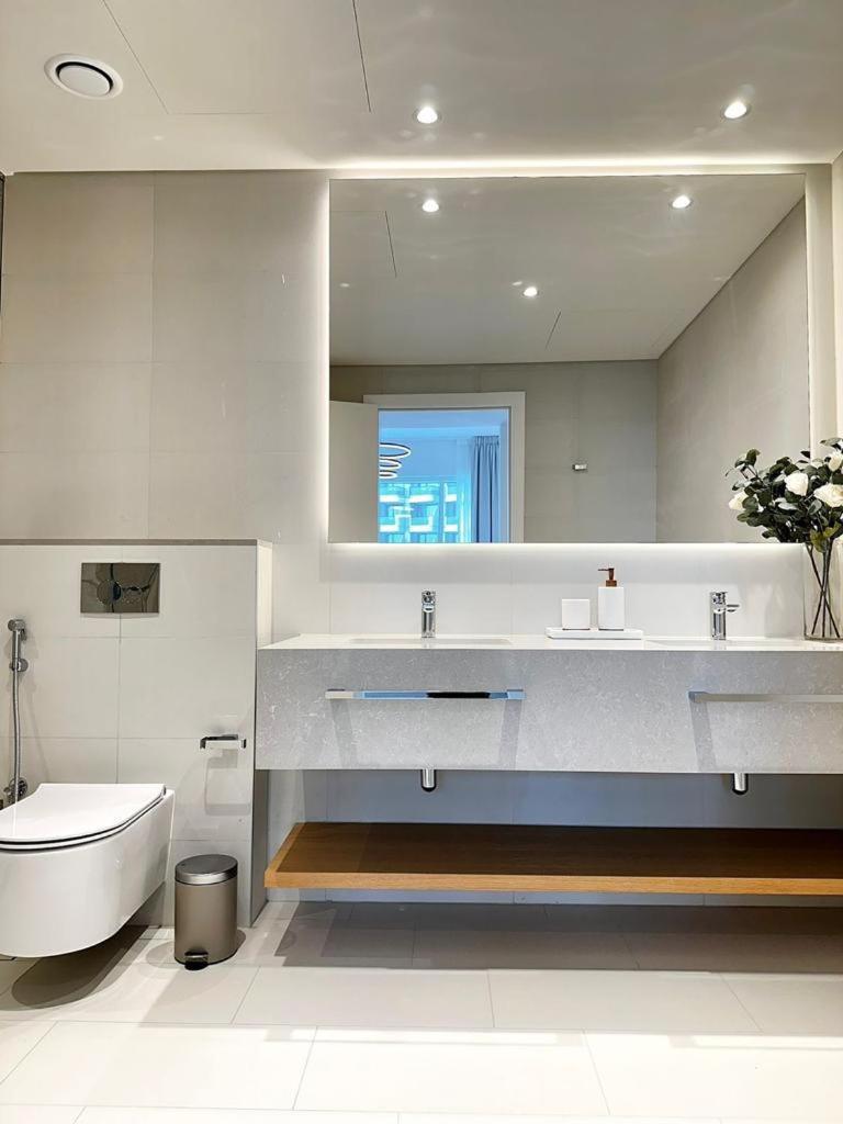 Apartment La Vie, Jbr- Sea View With Beach Access- Happy Holidays Lux Dubai