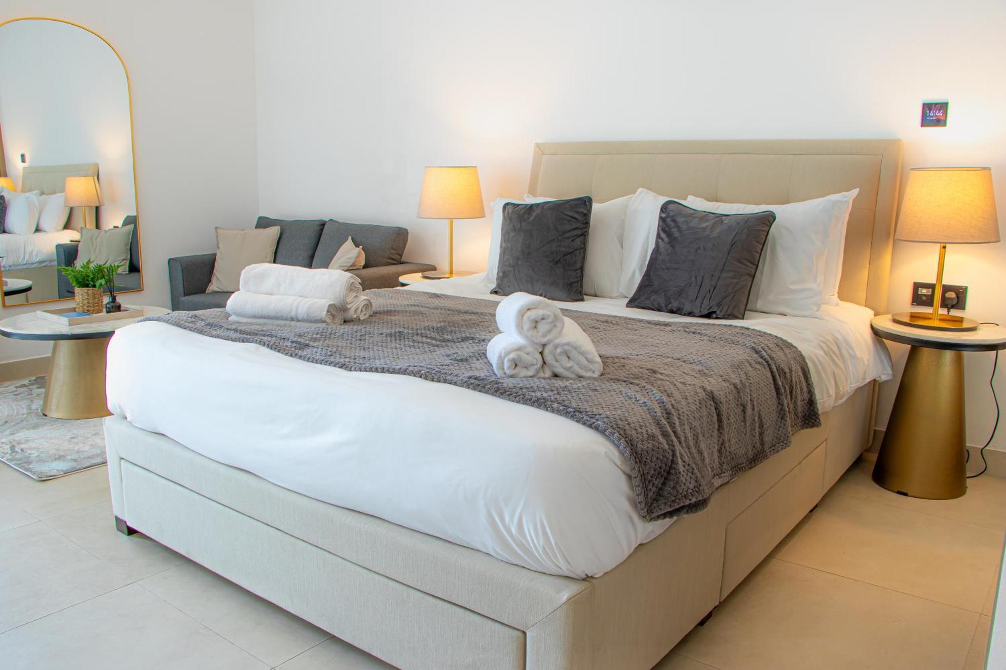 Skyline Retreat With Burj Khalifa View Apartment *