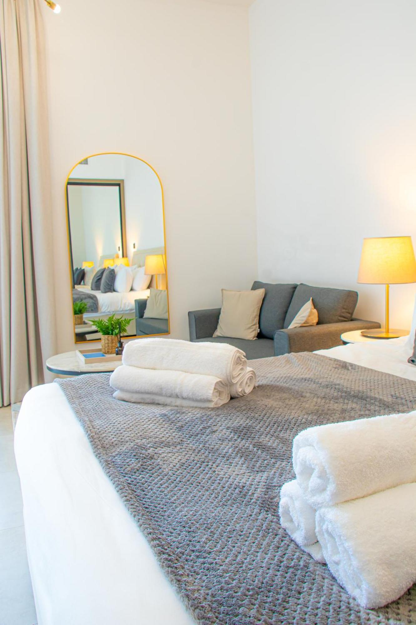 Skyline Retreat With Burj Khalifa View Apartment *