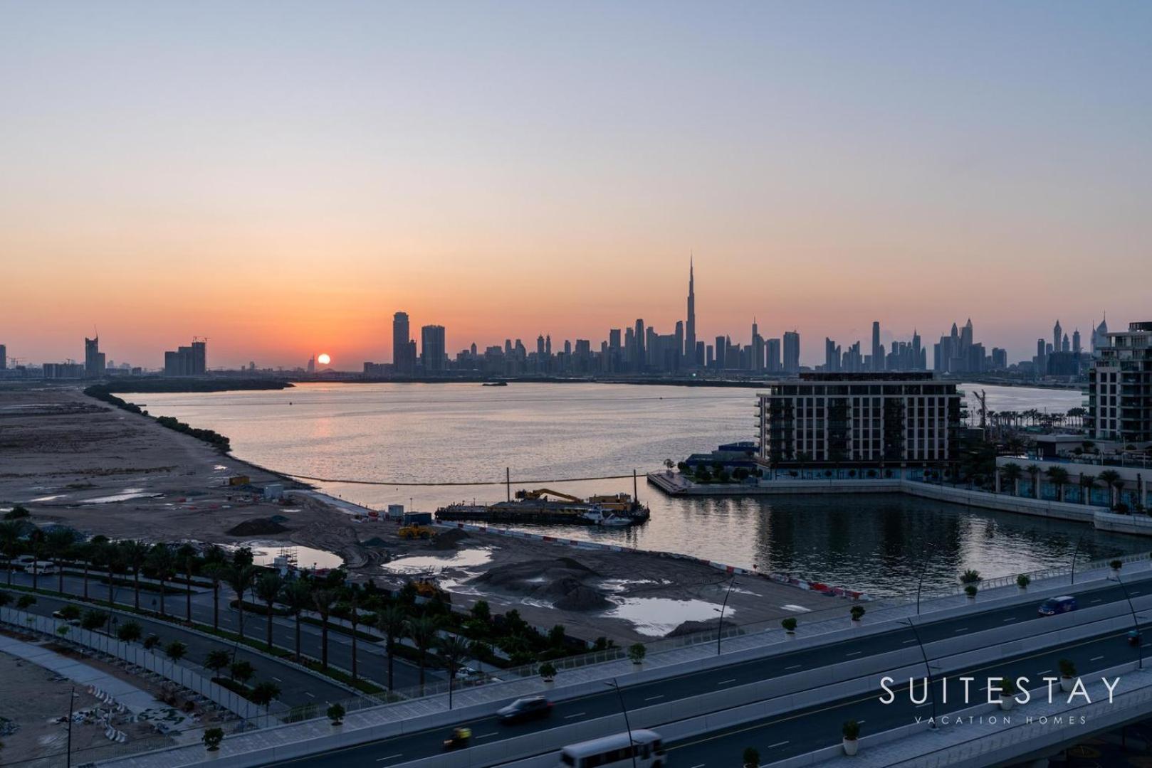Apartment Burj Khalifa And Creek Skyline Dubai