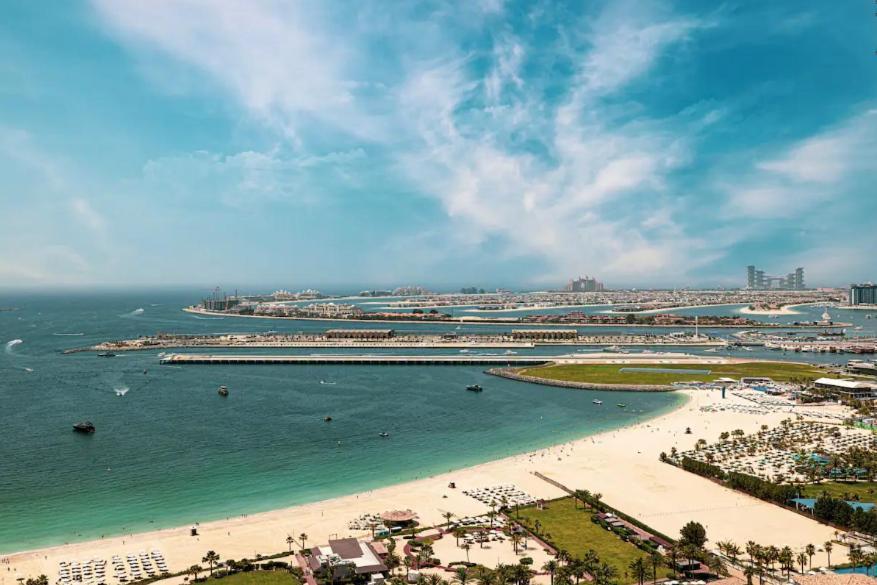 Apartment Stylish And Sleek: Modern Well-furnished One Bedroom Hall And Kitchen Dubai