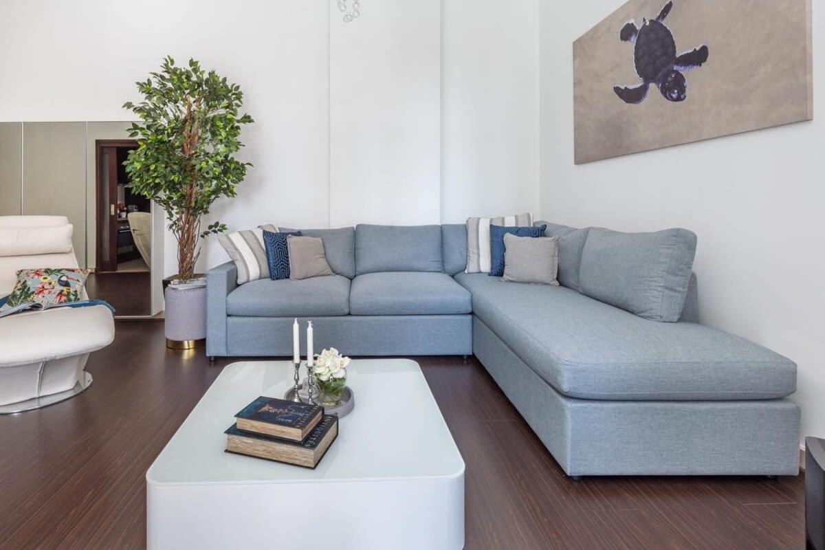 Frank Porter - Marina Promenade Apartment Dubai