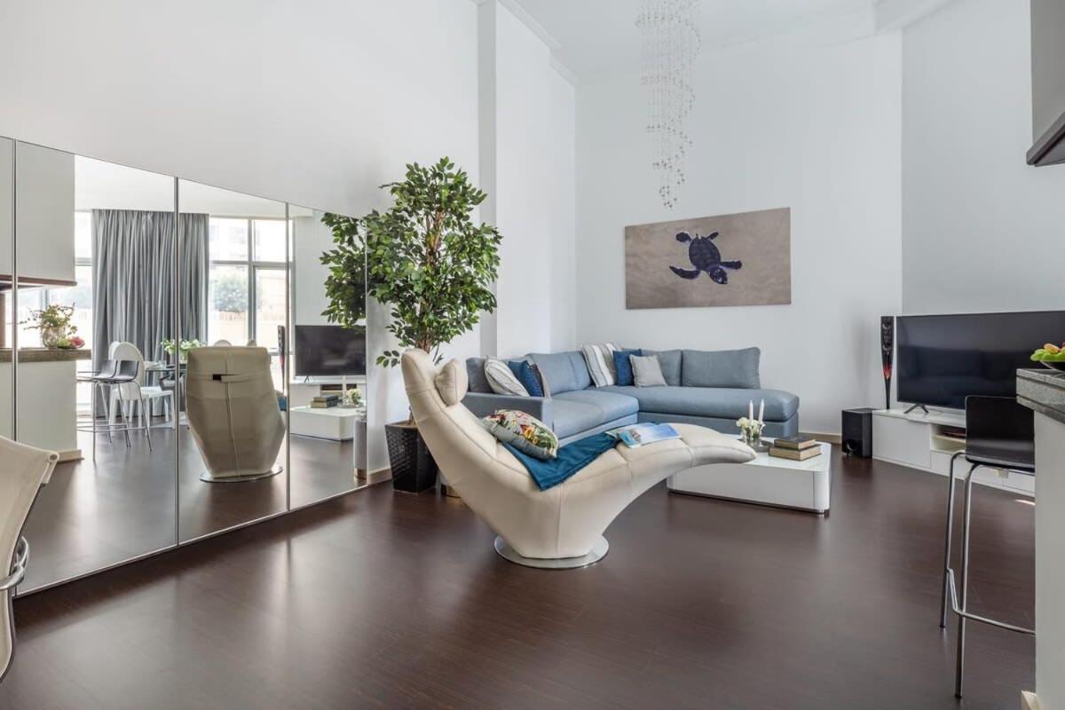 Frank Porter - Marina Promenade Apartment Dubai