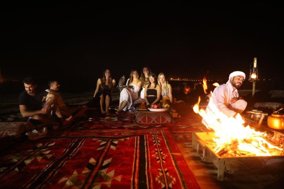 For Stays, Event Parties, Holidays With Foods And Entertainments
