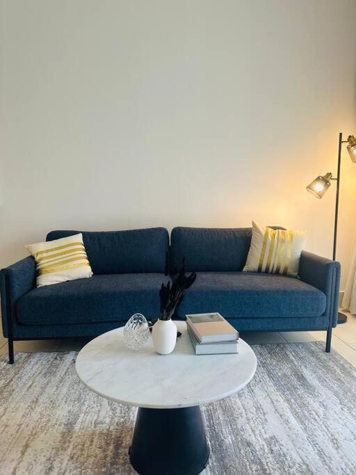 Apartment 2-bed Haven In Downtown Oasis Near Burj & Dxb Mall Dubai