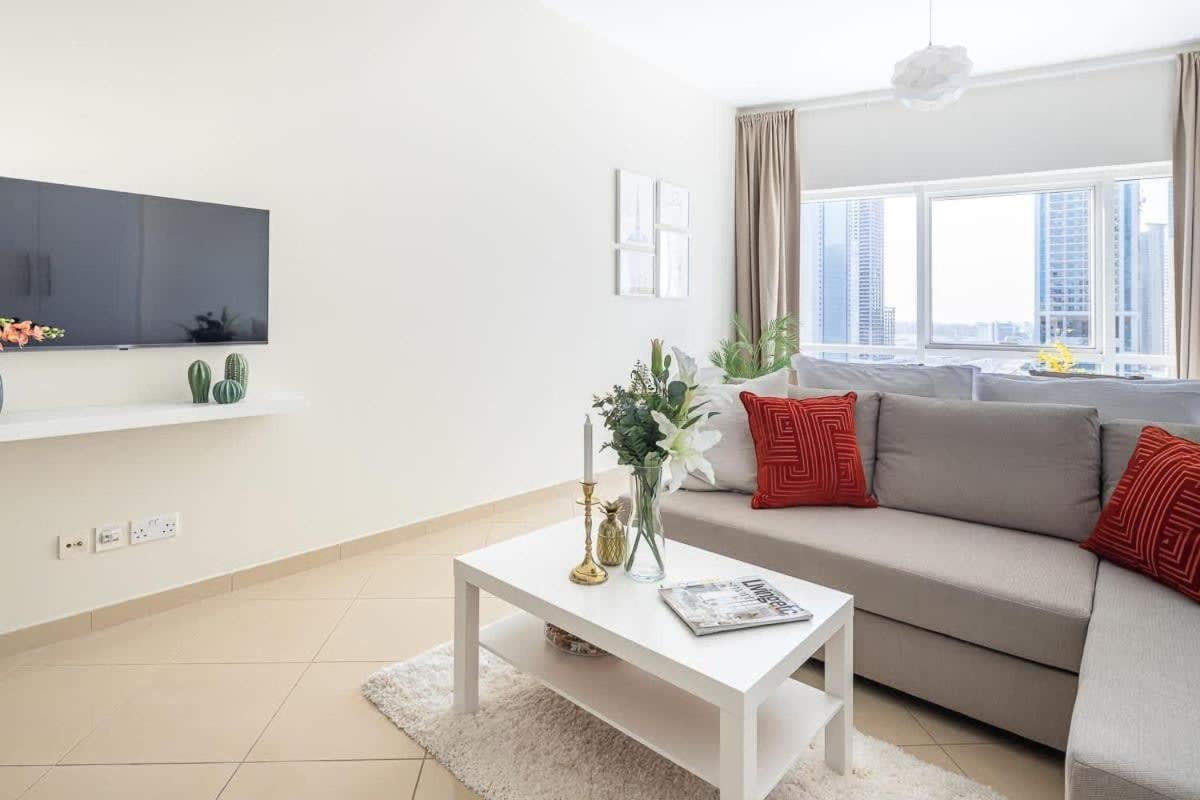 Frank Porter - Concorde Tower Apartment *