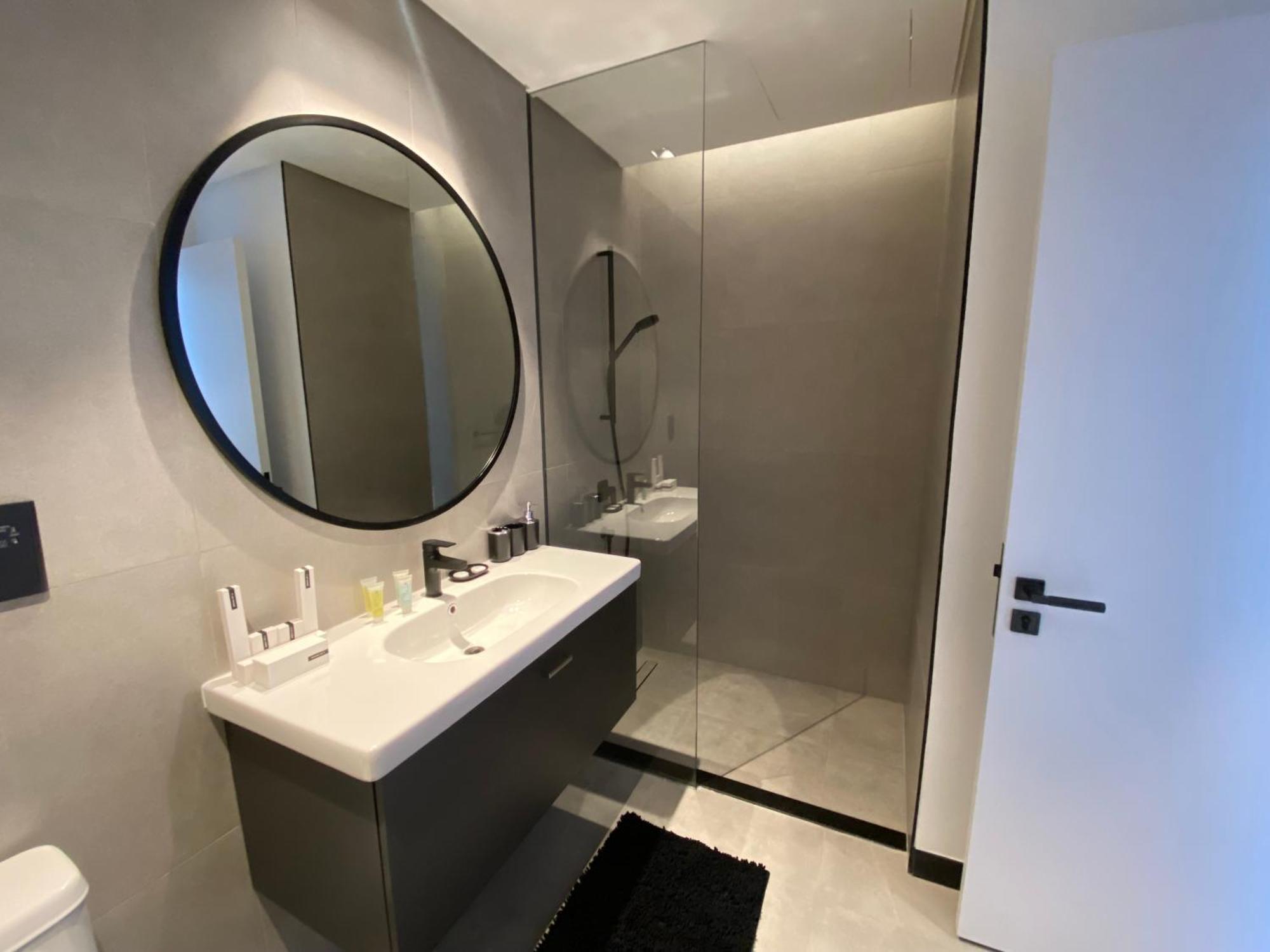 Apartment Revved-up In 15 Northside With Pool And Gym