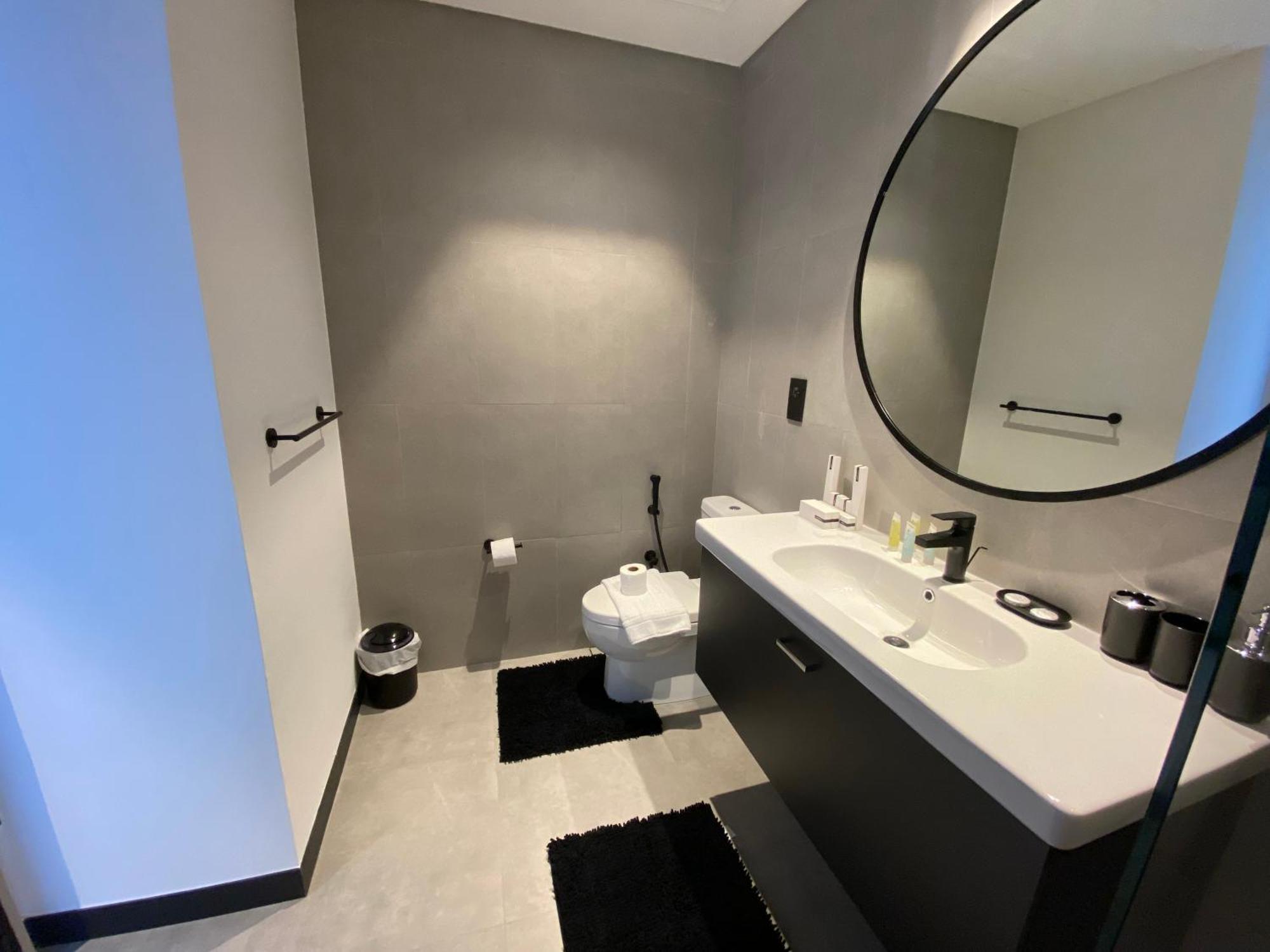 Revved-up In 15 Northside With Pool And Gym *
