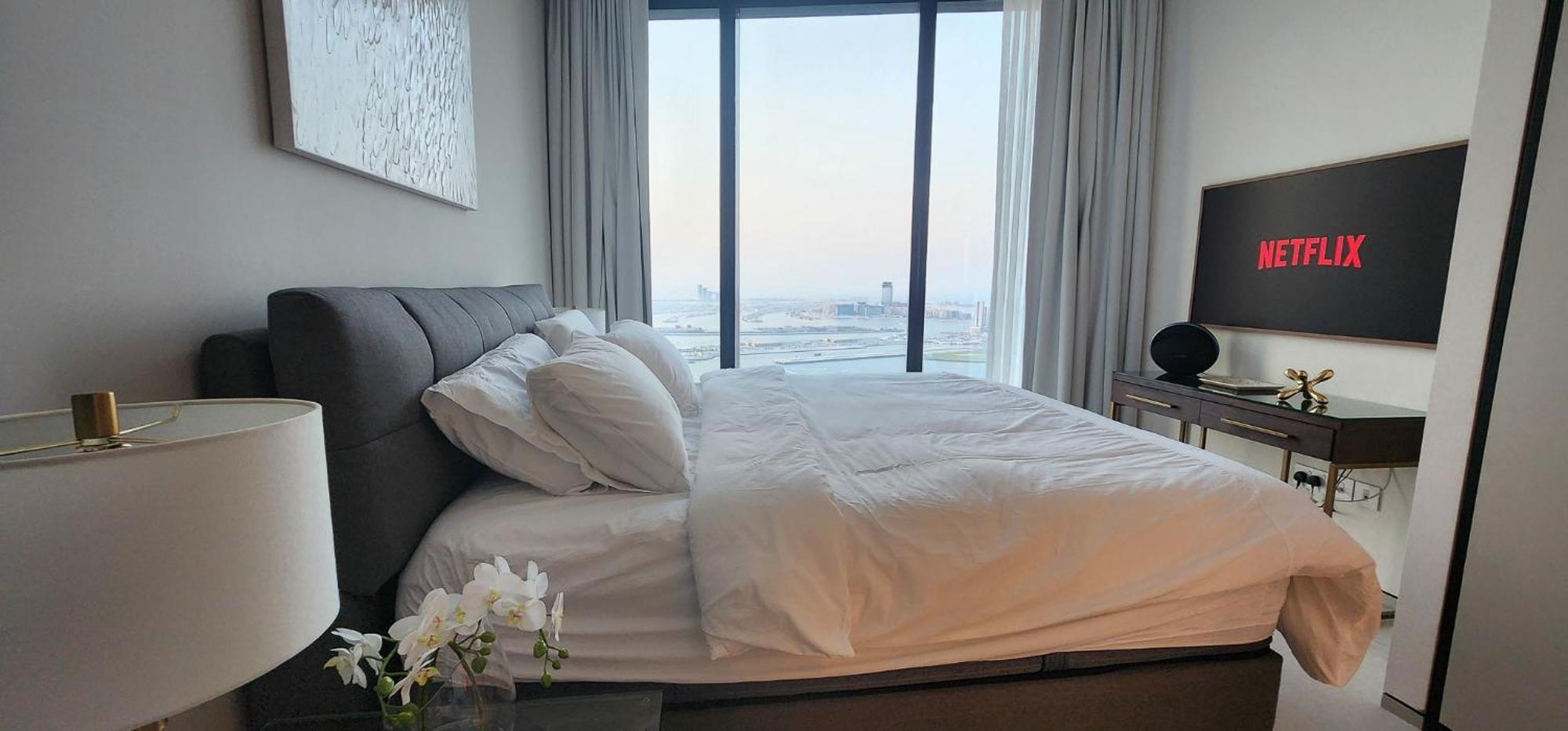 Apartment Lux 2 Bd With Parking Full Sea View And Location