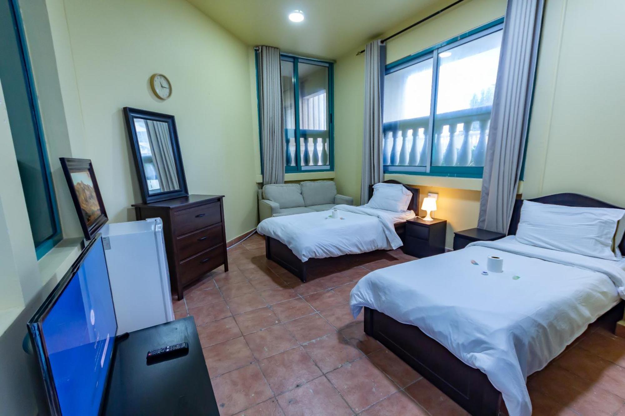 Spacious For Girls In Marina فتيات فقط