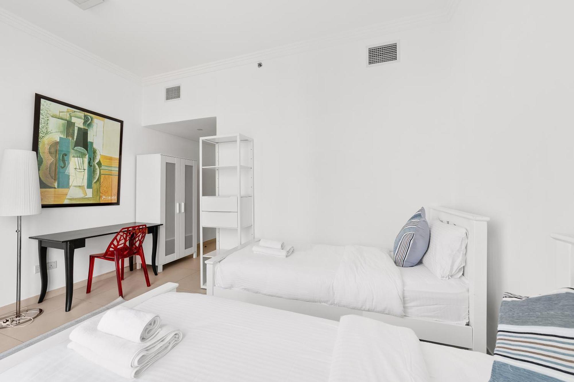 2 Bedroom With Direct Free Access - Al Bateen Towers Apartment *