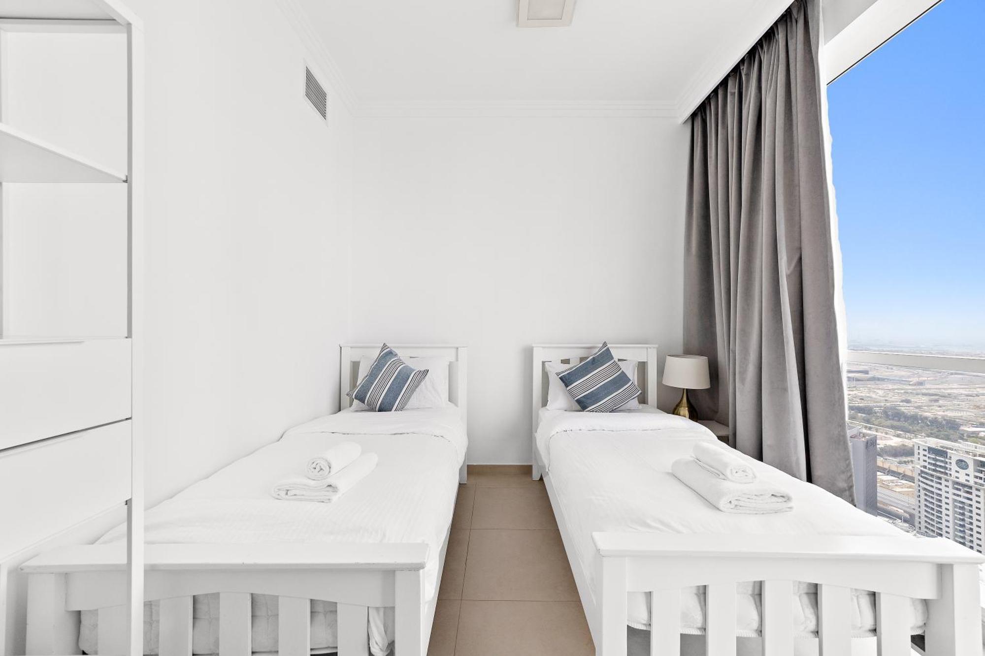 2 Bedroom With Direct Free Access - Al Bateen Towers Apartment