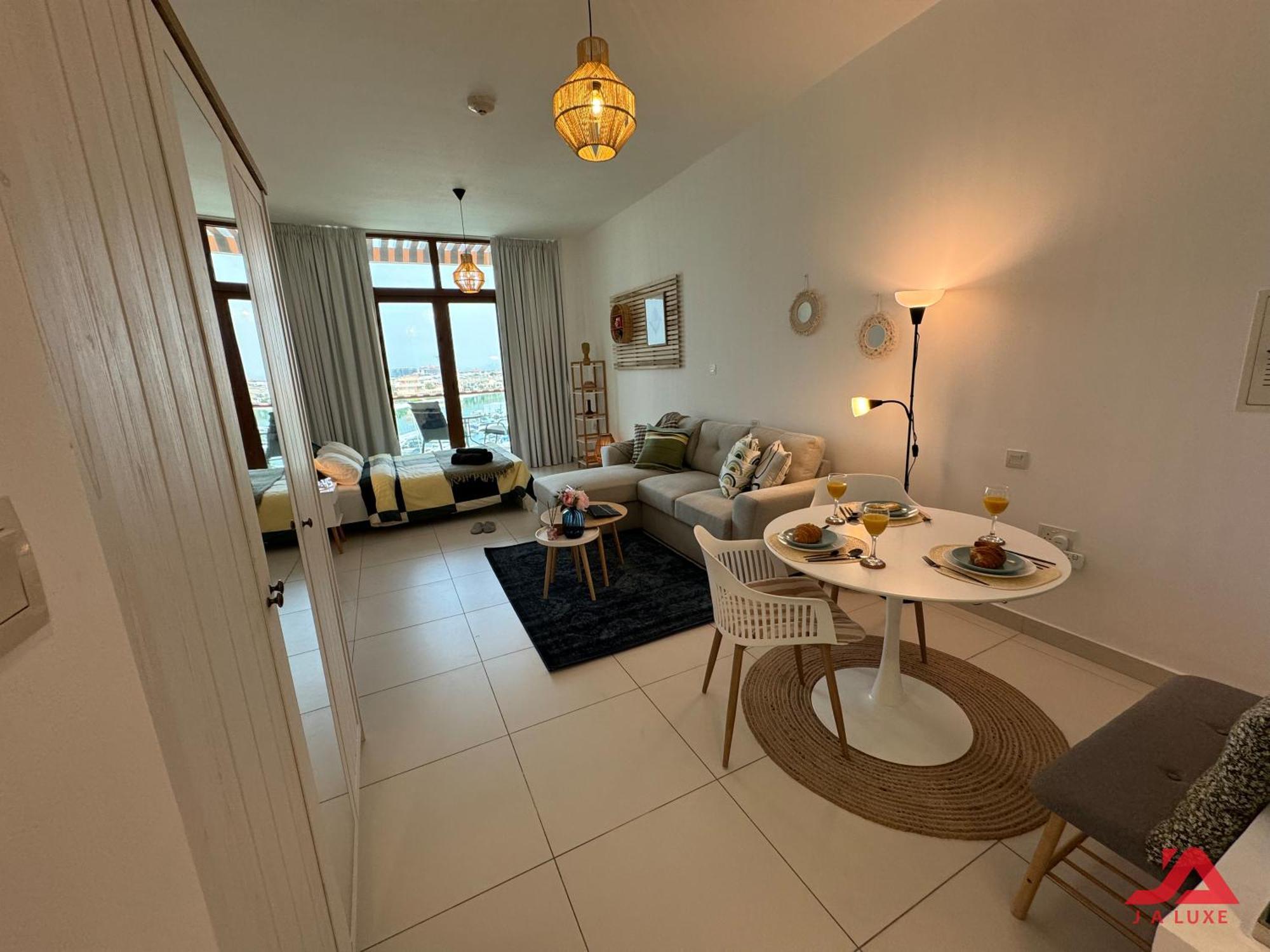 Unique At Of Yachts With Panoramic Sea View Of Burj Khalifa, Alarab & Atalntis In Palm Jumeirah Apartment *