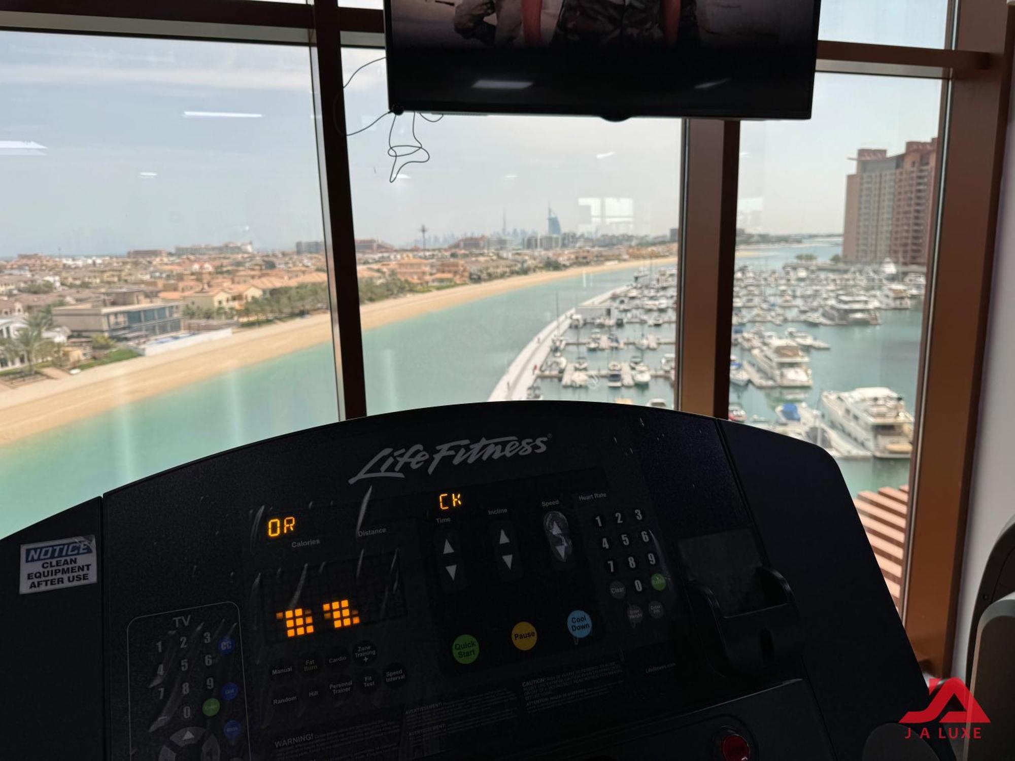Apartment Unique At Of Yachts With Panoramic Sea View Of Burj Khalifa, Alarab & Atalntis In Palm Jumeirah