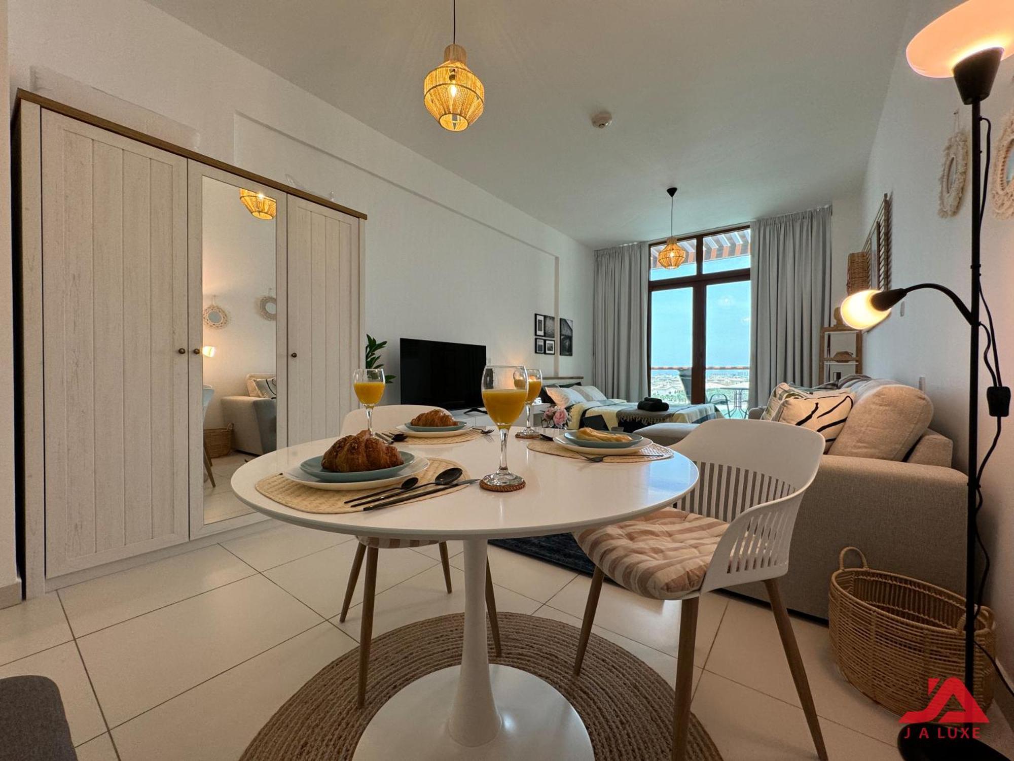 Unique At Of Yachts With Panoramic Sea View Of Burj Khalifa, Alarab & Atalntis In Palm Jumeirah *