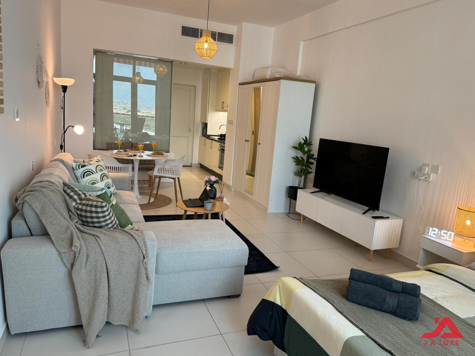 Apartment Unique At Of Yachts With Panoramic Sea View Of Burj Khalifa, Alarab & Atalntis In Palm Jumeirah Dubai