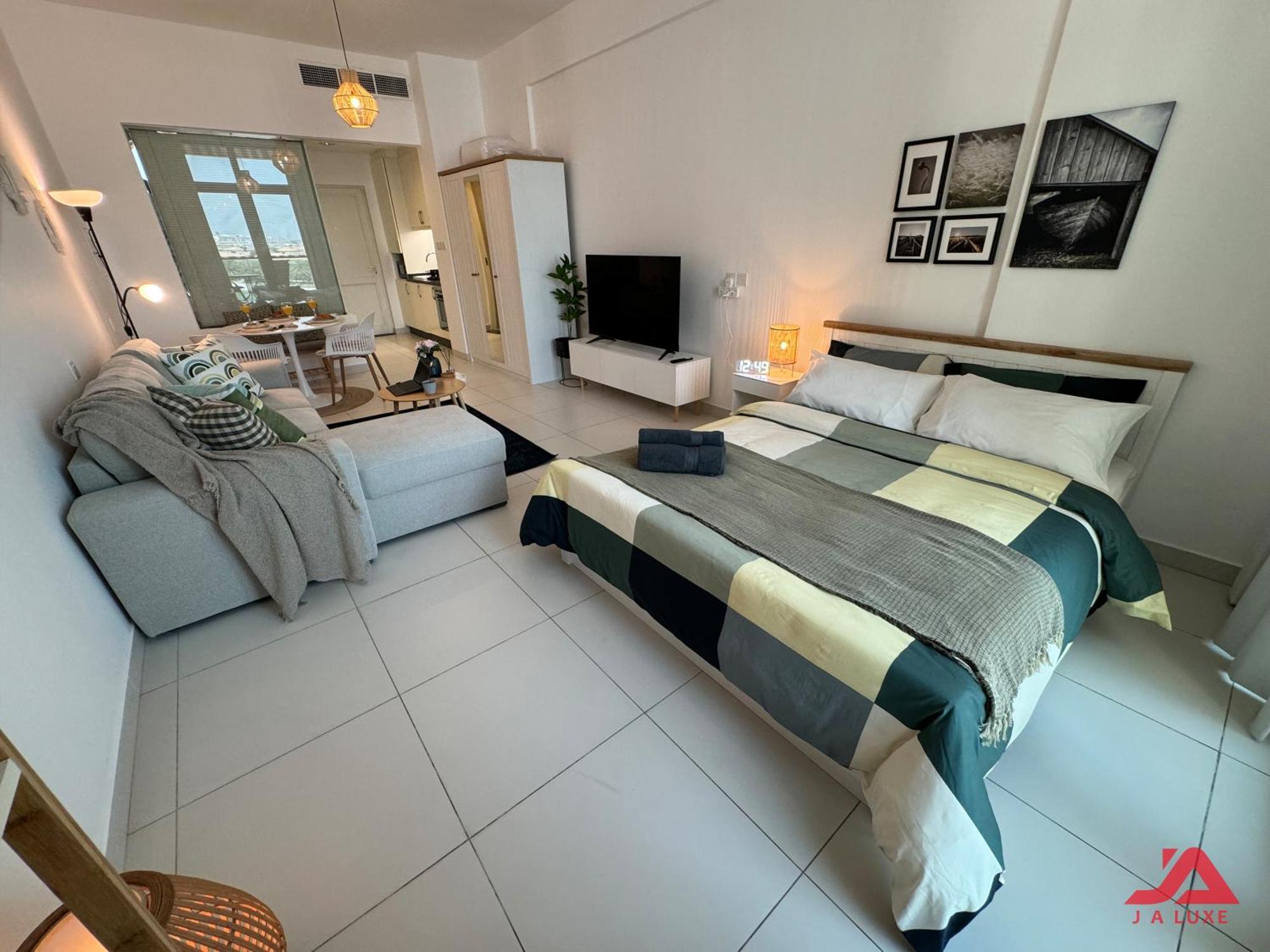Unique At Of Yachts With Panoramic Sea View Of Burj Khalifa, Alarab & Atalntis In Palm Jumeirah *