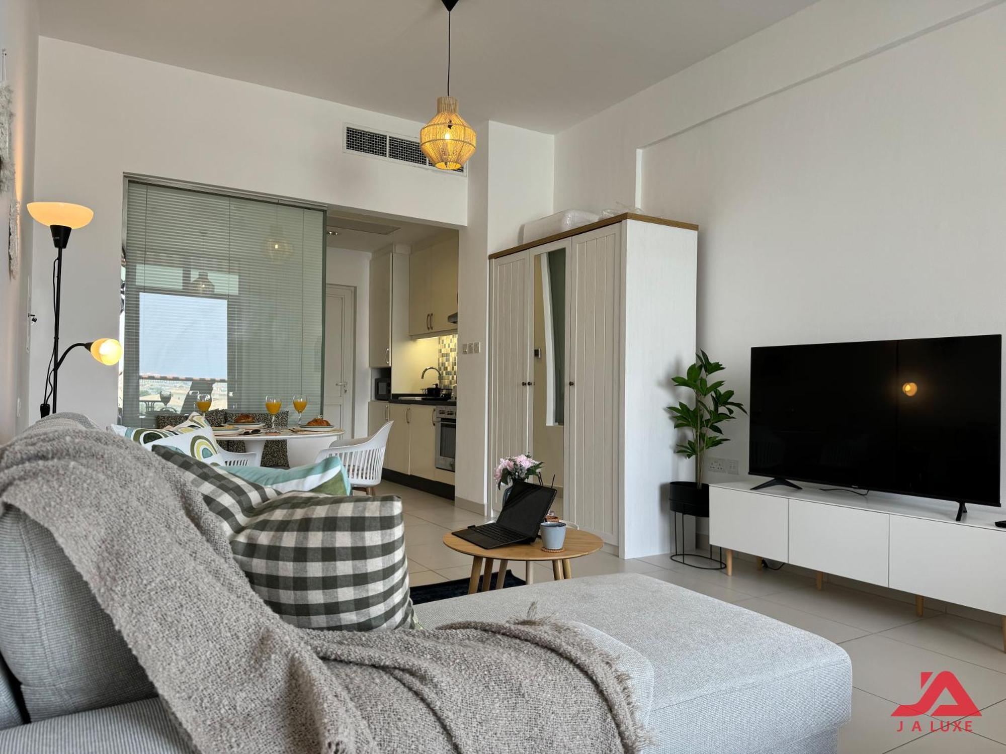 Apartment Unique At Of Yachts With Panoramic Sea View Of Burj Khalifa, Alarab & Atalntis In Palm Jumeirah Dubai