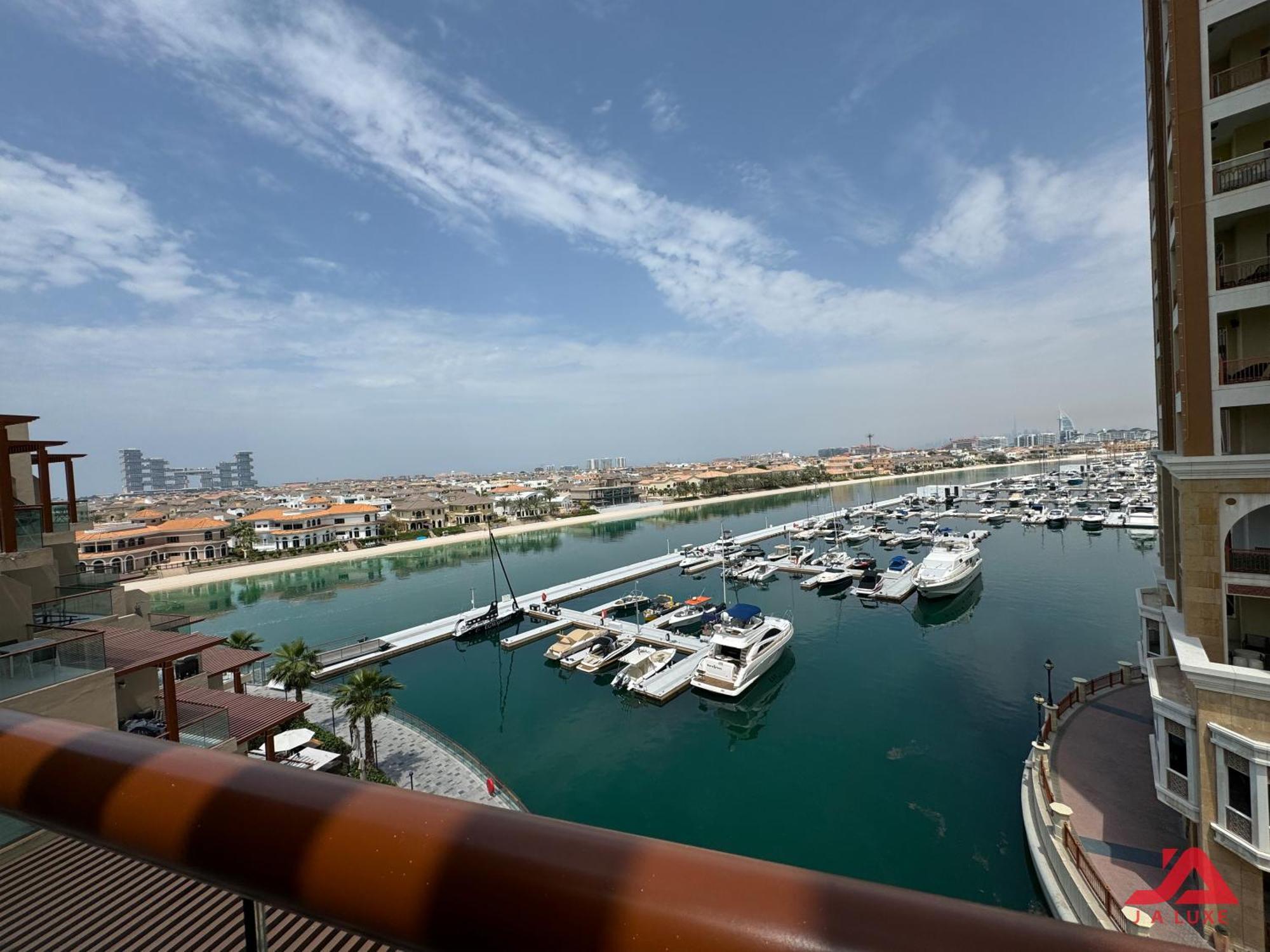 Apartment Unique At Of Yachts With Panoramic Sea View Of Burj Khalifa, Alarab & Atalntis In Palm Jumeirah *