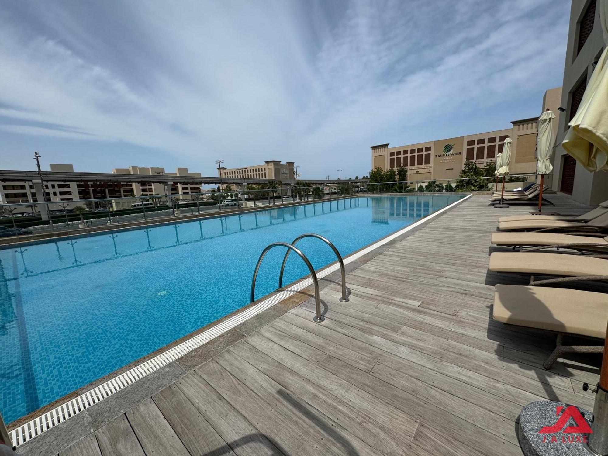 Apartment Unique At Of Yachts With Panoramic Sea View Of Burj Khalifa, Alarab & Atalntis In Palm Jumeirah *