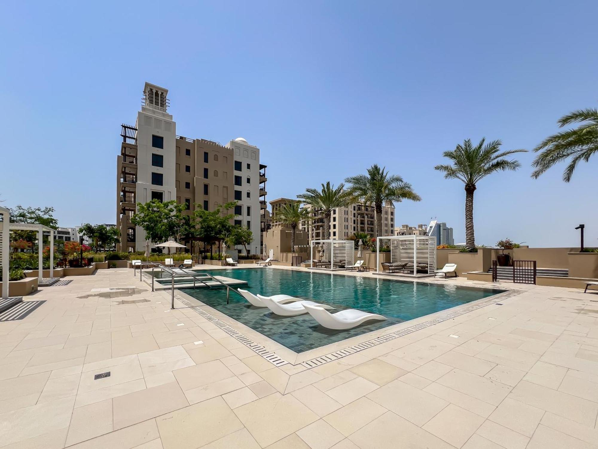 Trophy Luxe Jumeirah Retreat W Burj Al Arb Views Dubai