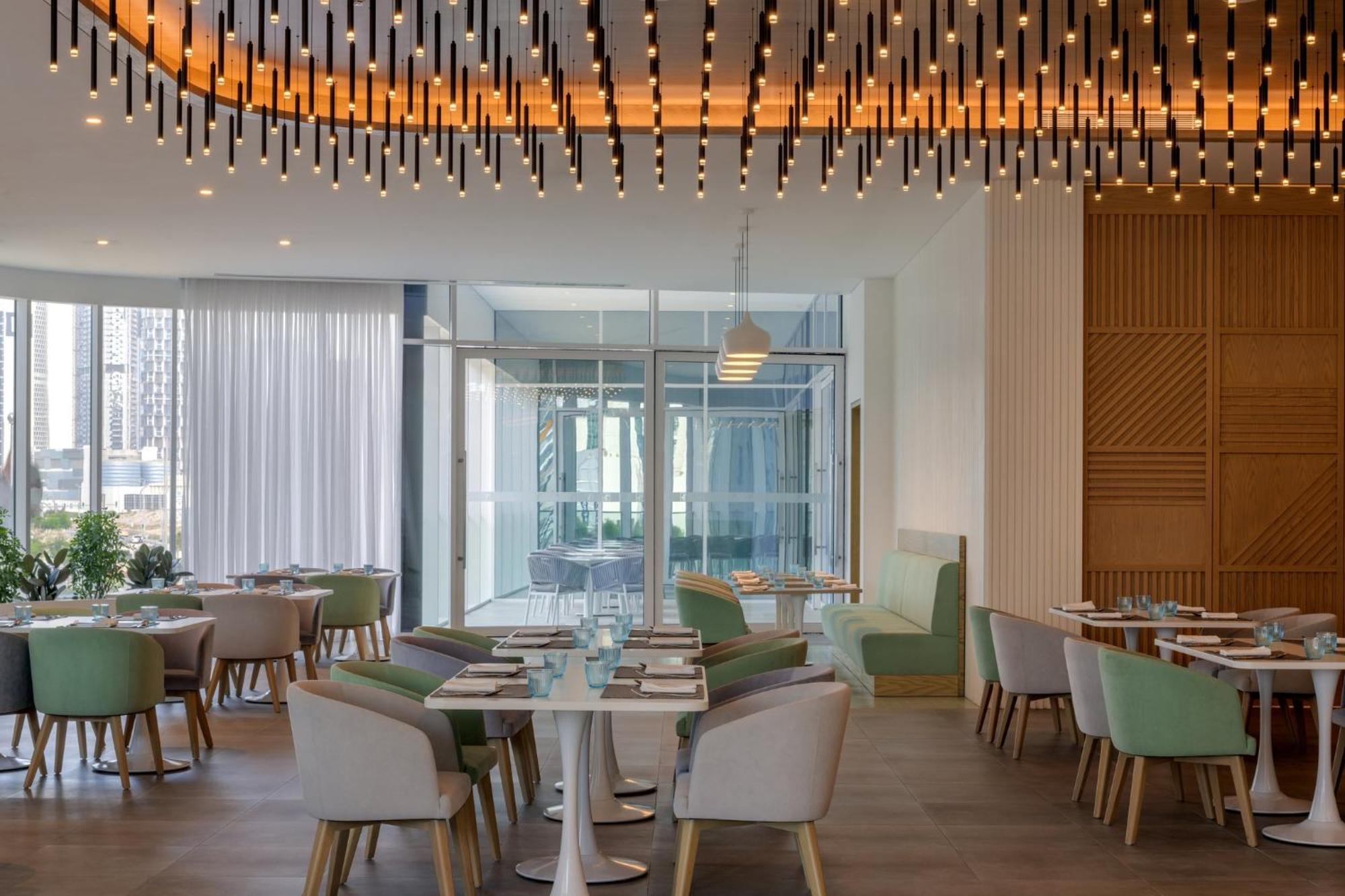 Hotel Business Bay By Ihg 4*