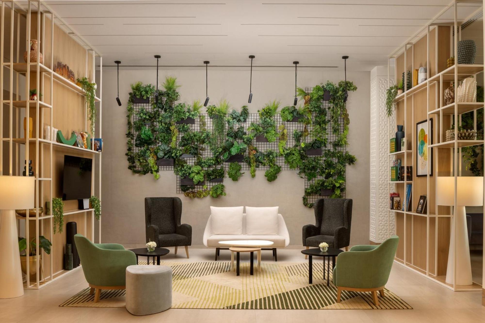 Hotel Business Bay By Ihg 4*