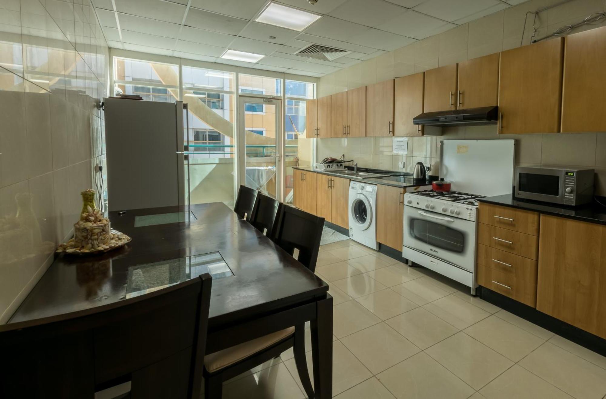 Spacious For Girls In Marina فتيات فقط