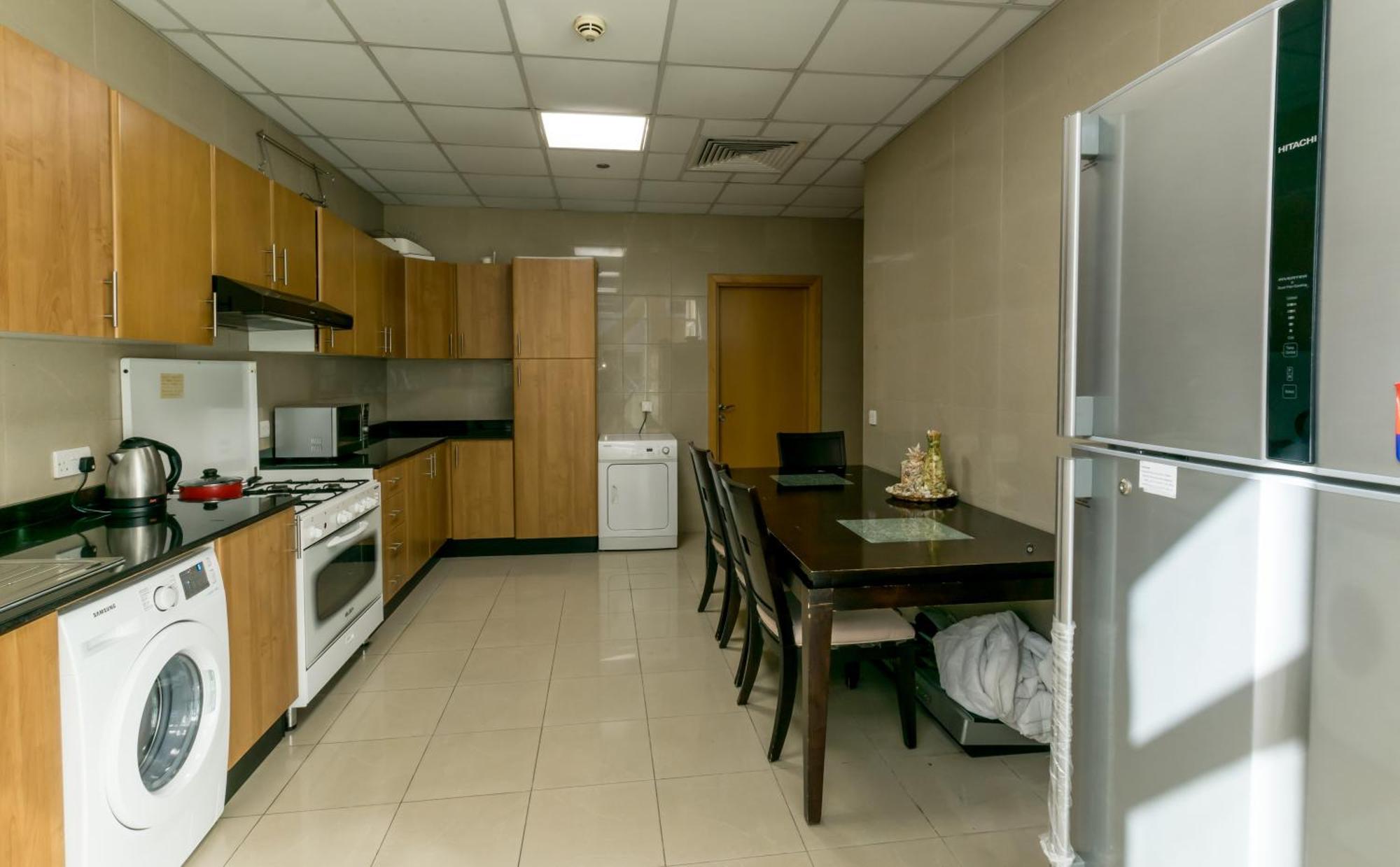 Apartment Spacious For Girls In Marina فتيات فقط *