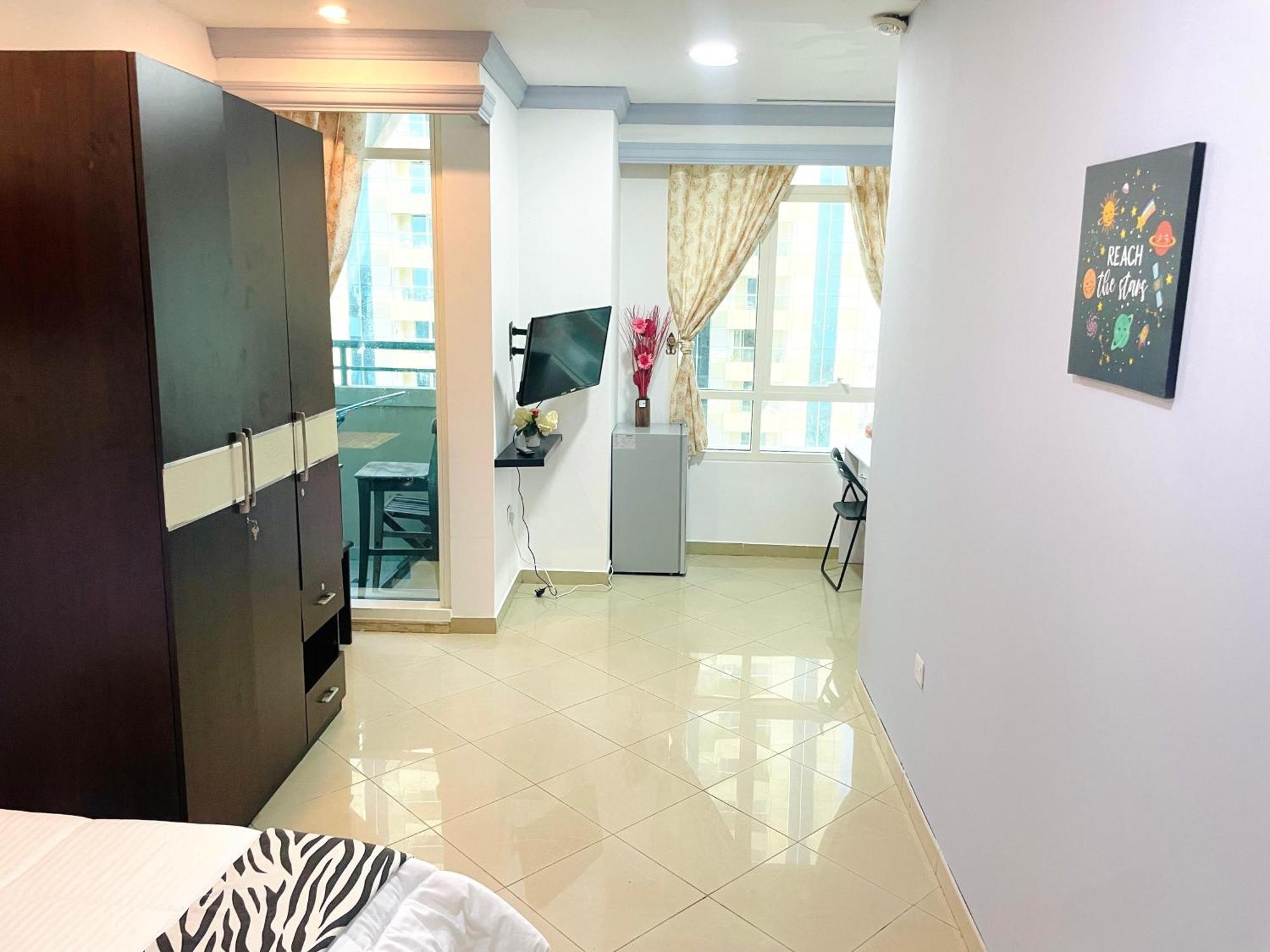 Spacious For Girls In Marina فتيات فقط