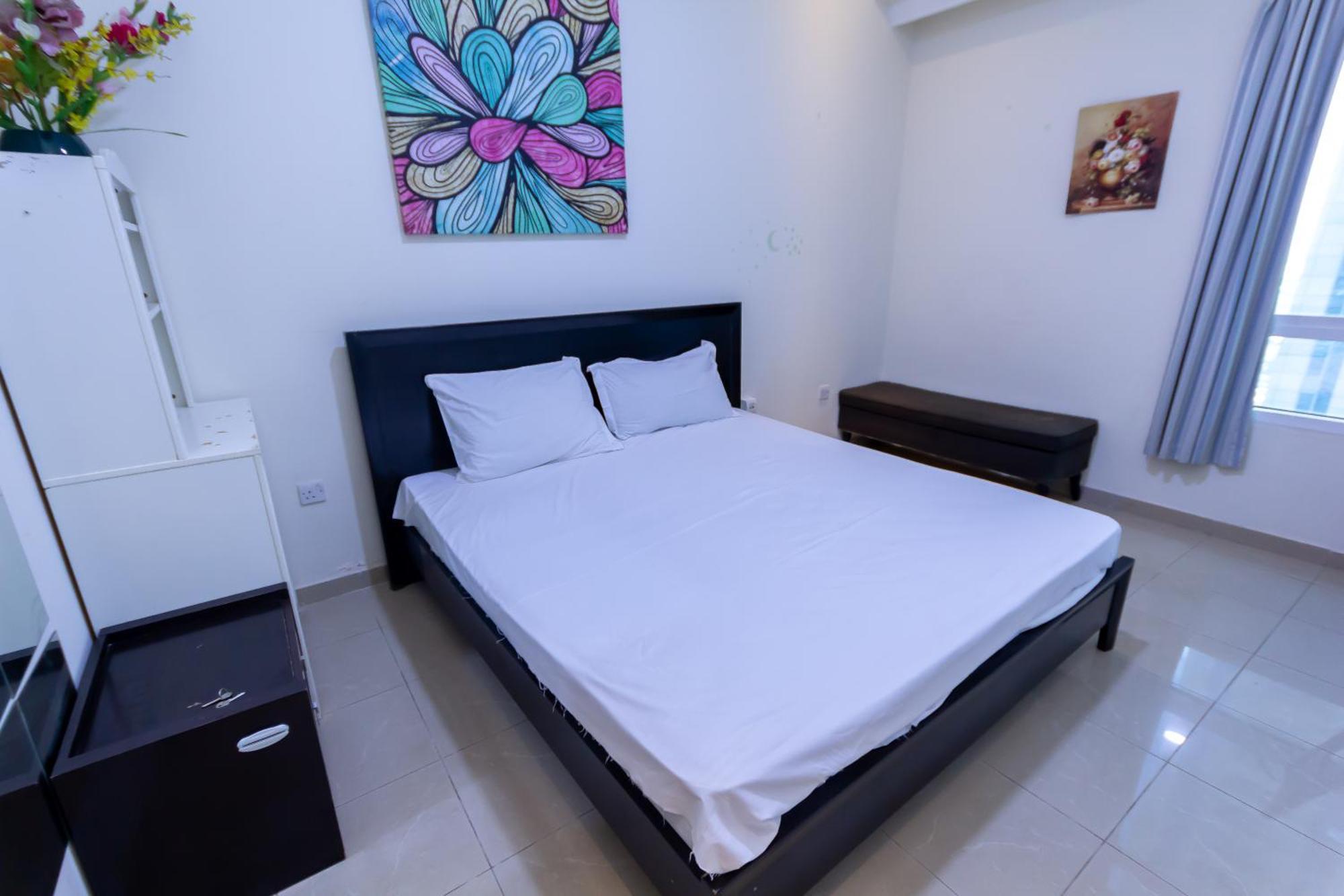 Apartment Spacious For Girls In Marina فتيات فقط Dubai