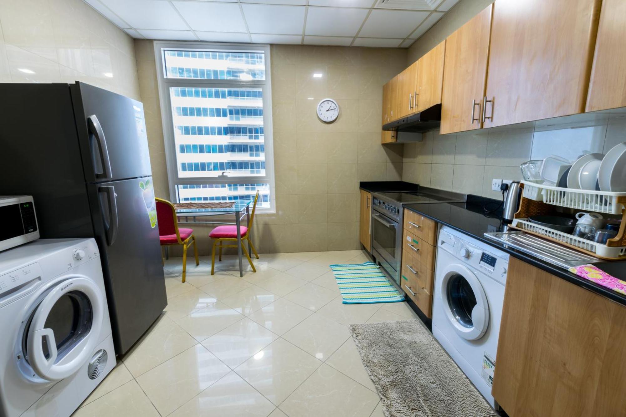 Spacious For Girls In Marina فتيات فقط