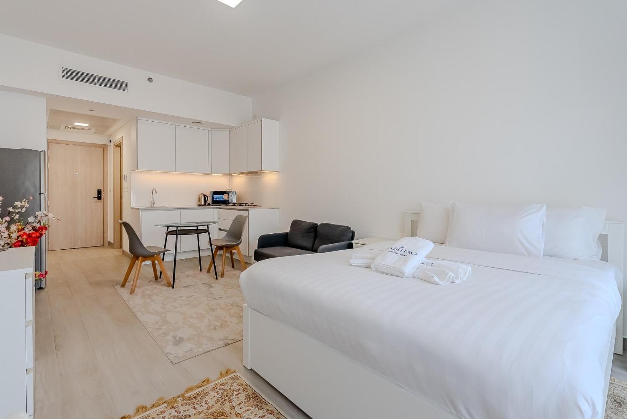Modern And Cozy In Jvc I Luma Building