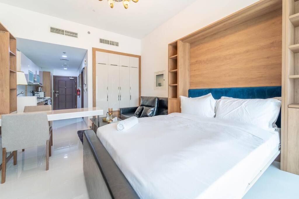 Apartment In Resotz Arjan - Close To Miracle Garden