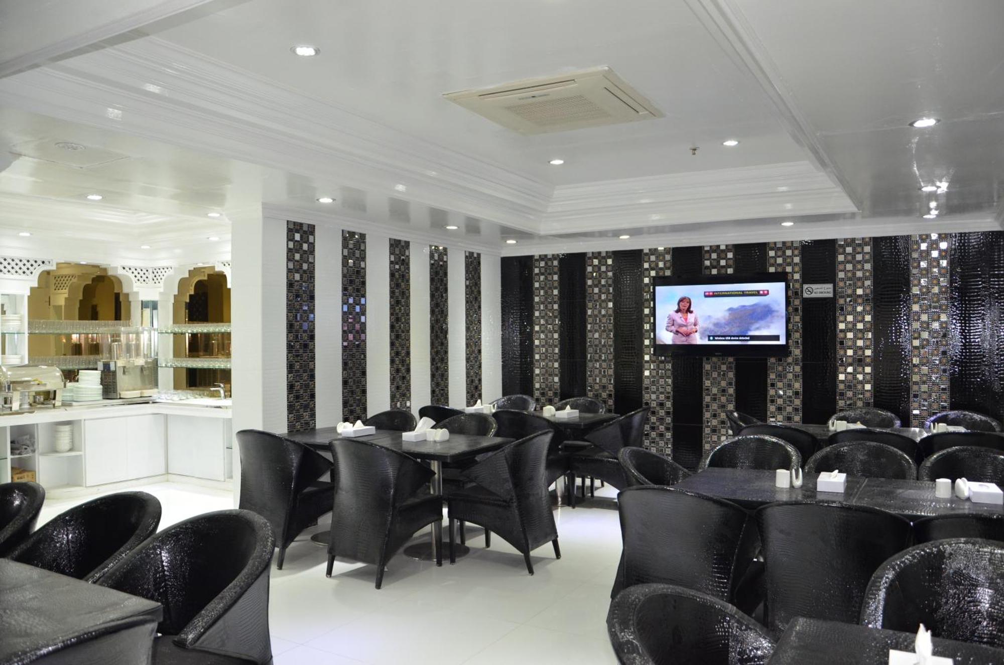 Hotel White