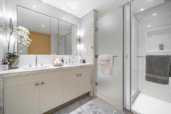 Spectacular Views Of Burj & Fountain - 2 Br *