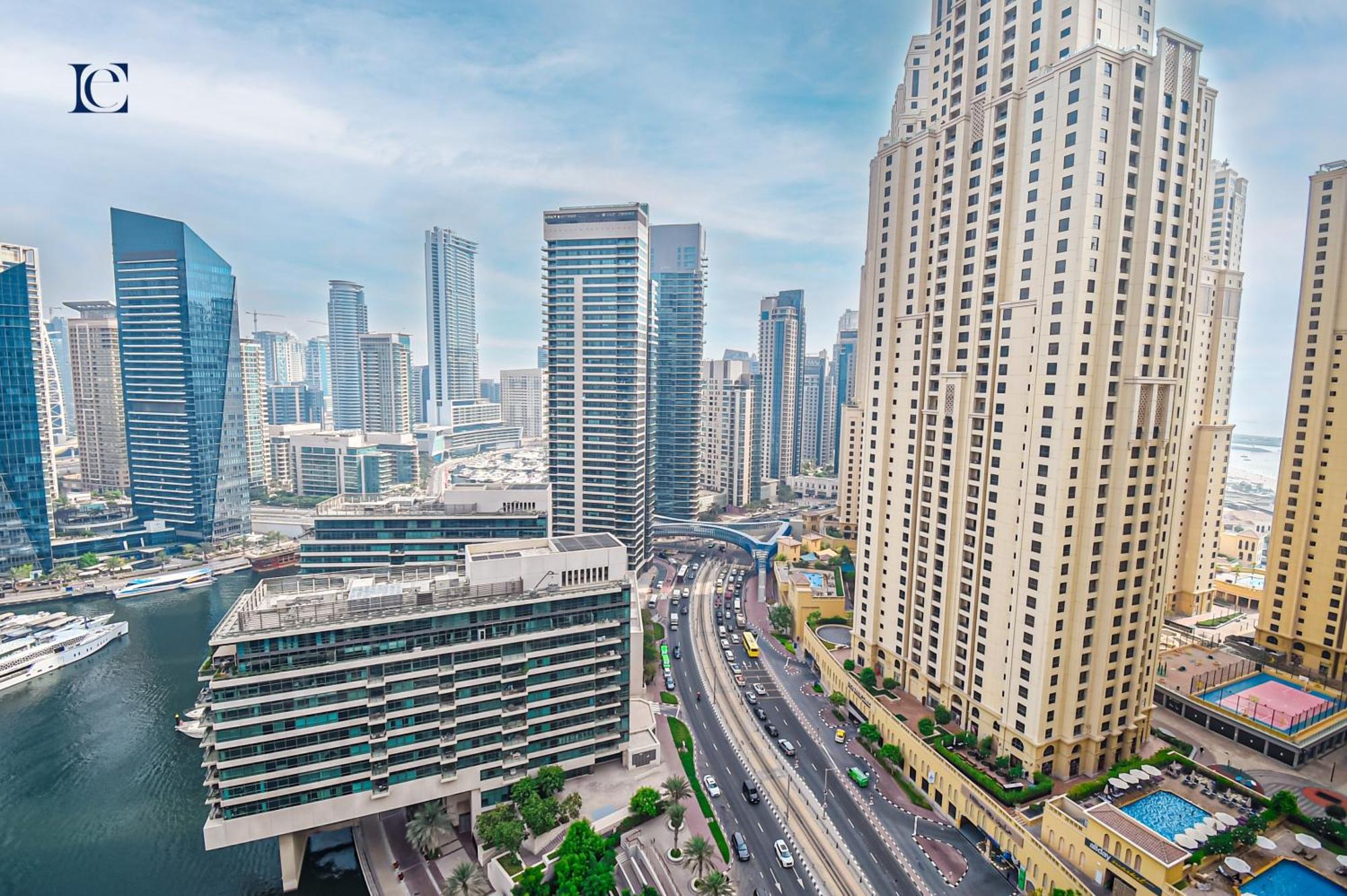 Luxury Escapes - Spacious With Balcony & Marina View - Bay Apartment *