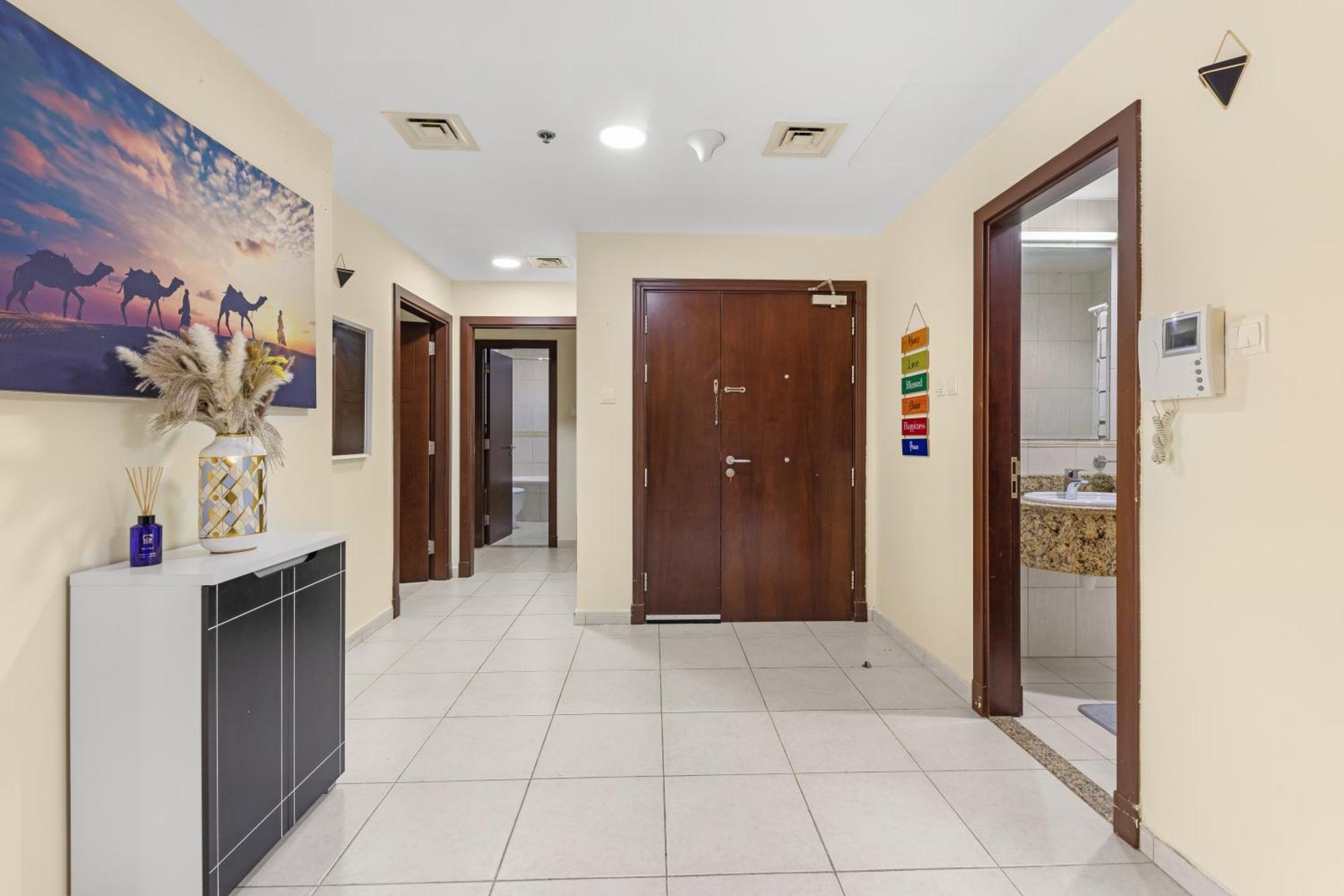 Apartment Spectacular 2 Bedroom Marina Sea Views