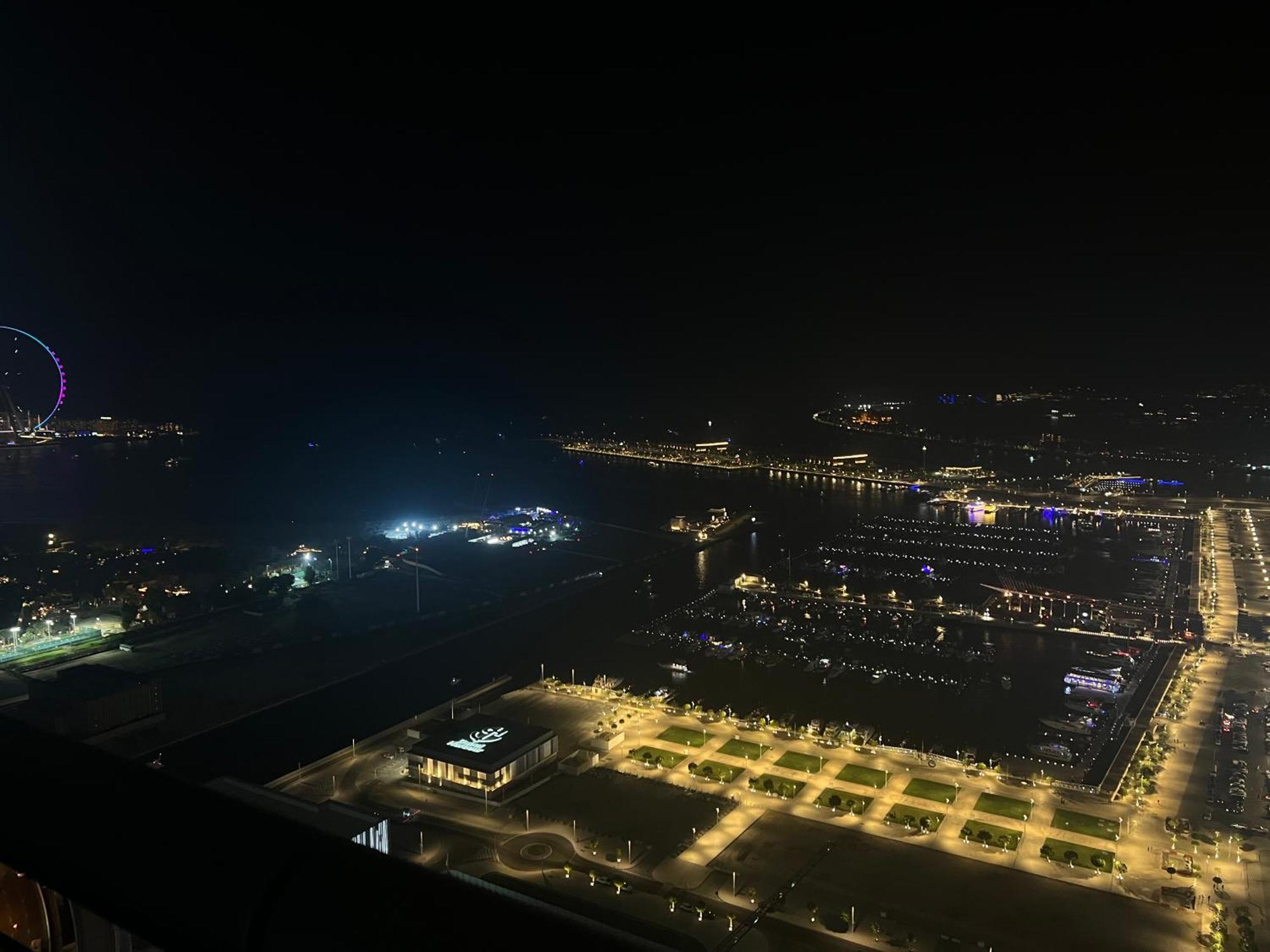Apartment Spectacular 2 Bedroom Marina Sea Views