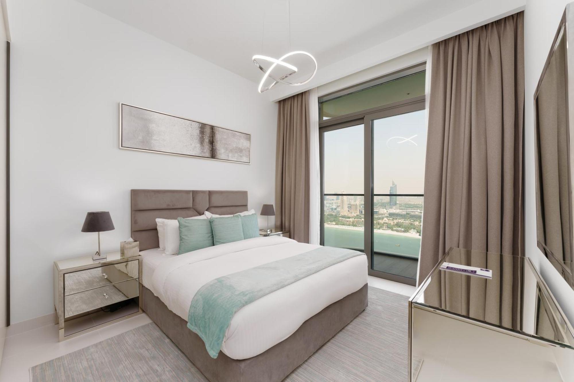 Maison Privee - Exclusive W/ Unmatched Marina Vistas Apartment *