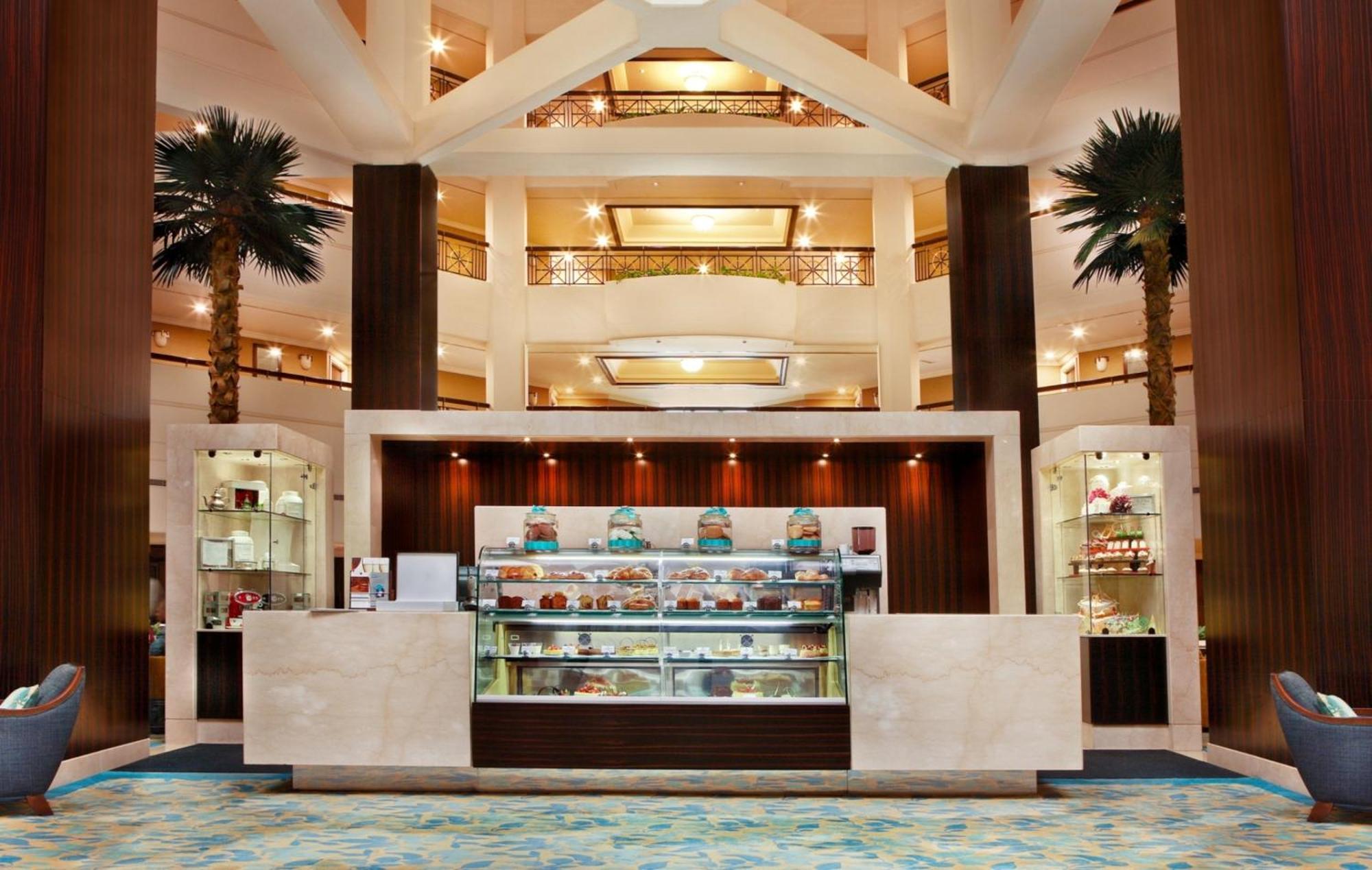 Hotel Moevenpick Grand Al Bustan