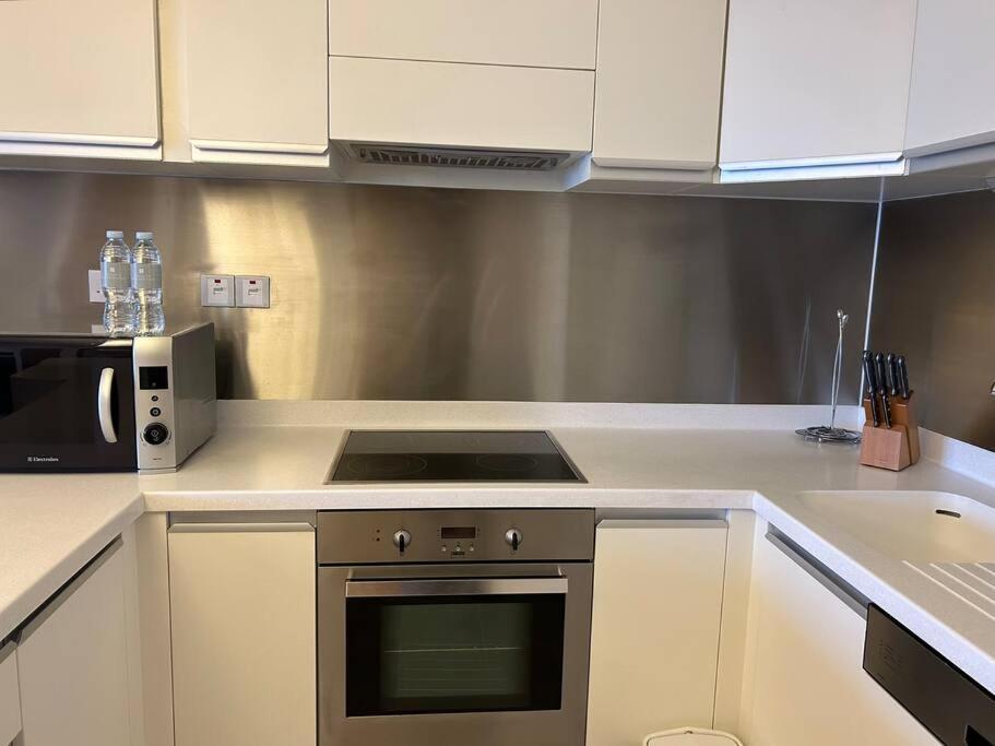 Apartment New! Luxury At The Address Mall Residences