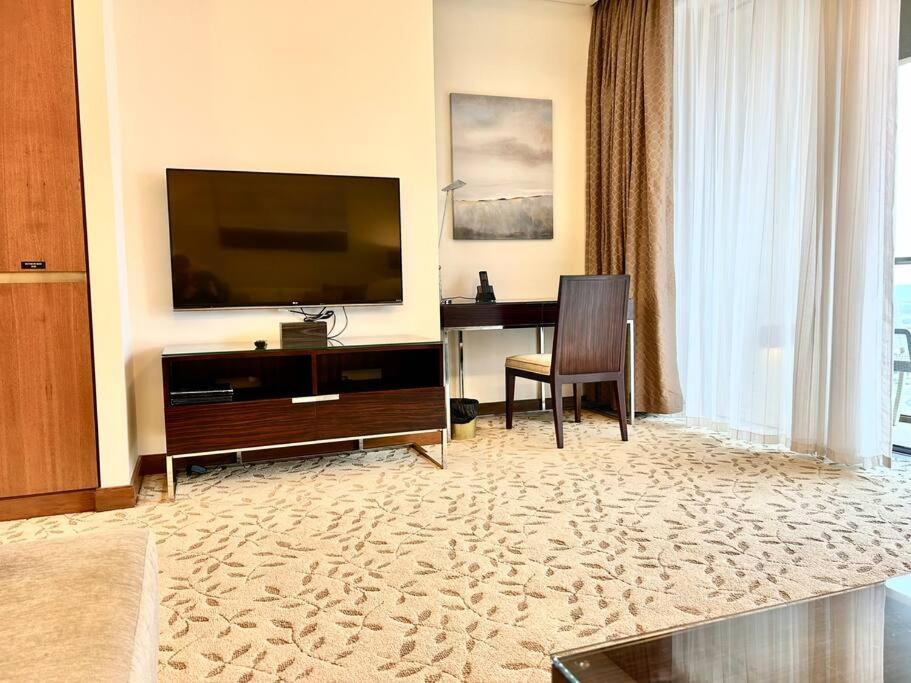 New! Luxury At The Address Mall Residences *