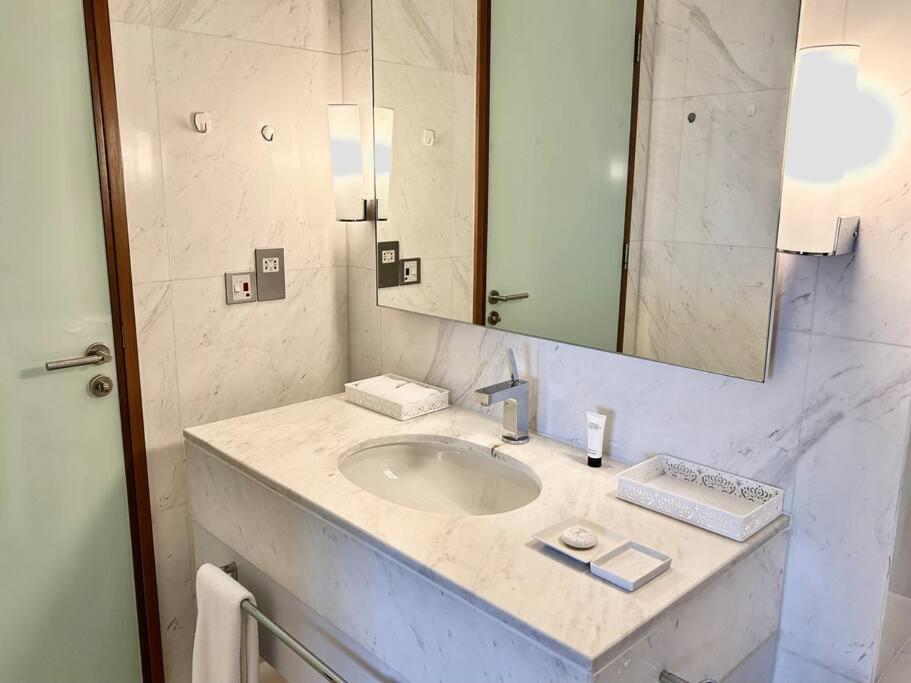 New! Luxury At The Address Mall Residences Apartment