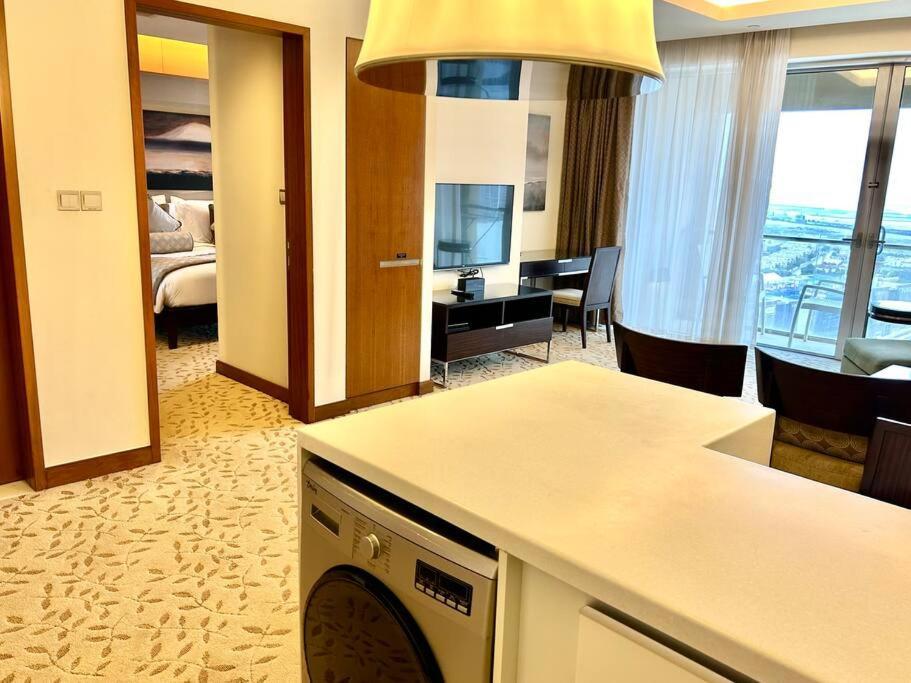 New! Luxury At The Address Mall Residences Apartment *