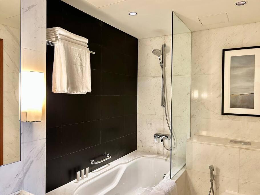 New! Luxury At The Address Mall Residences