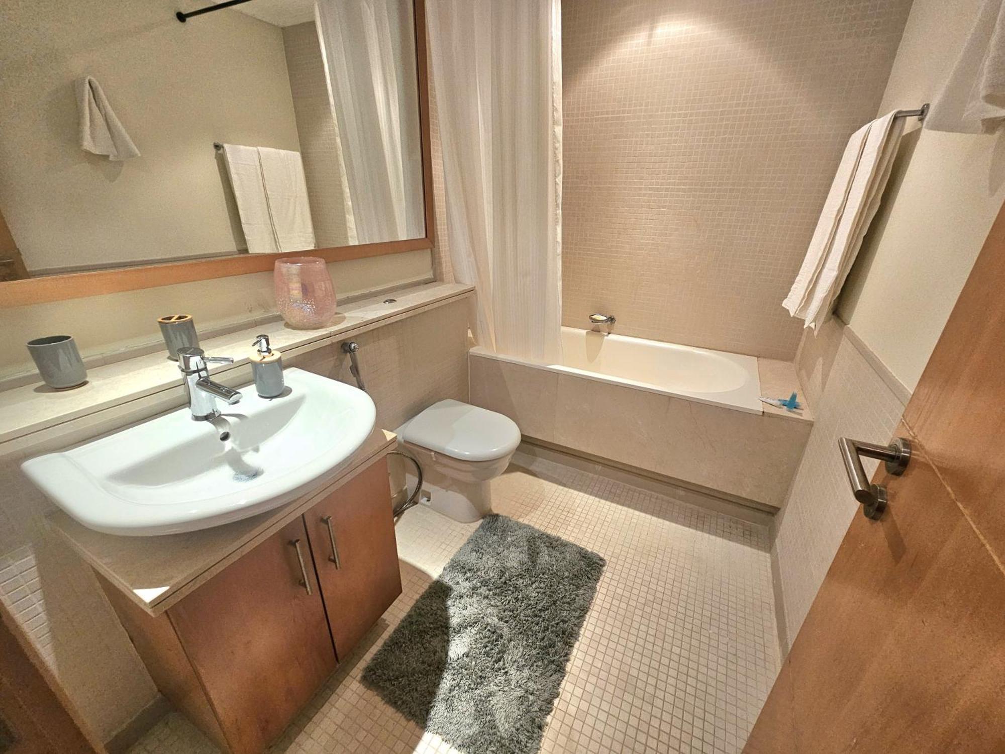 Luxurious Large 2br With Marina And Sea Views Apartment