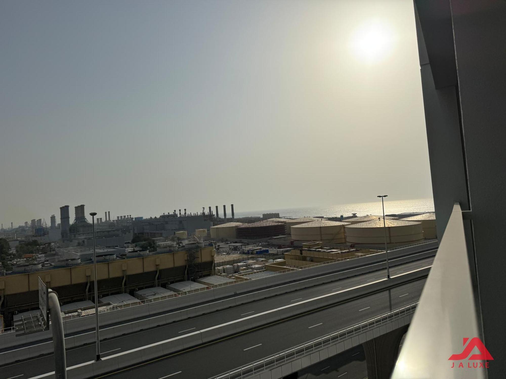 Apartment Warm Cozy Partial Sea View In Marina With Modern Gym & Pool, Steps To Jbr Beach, Marina Walk & Metro *