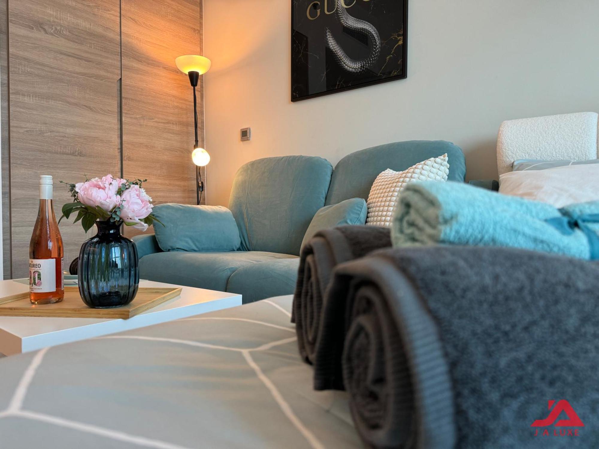 Warm Cozy Partial Sea View In Marina With Modern Gym & Pool, Steps To Jbr Beach, Marina Walk & Metro * Dubai