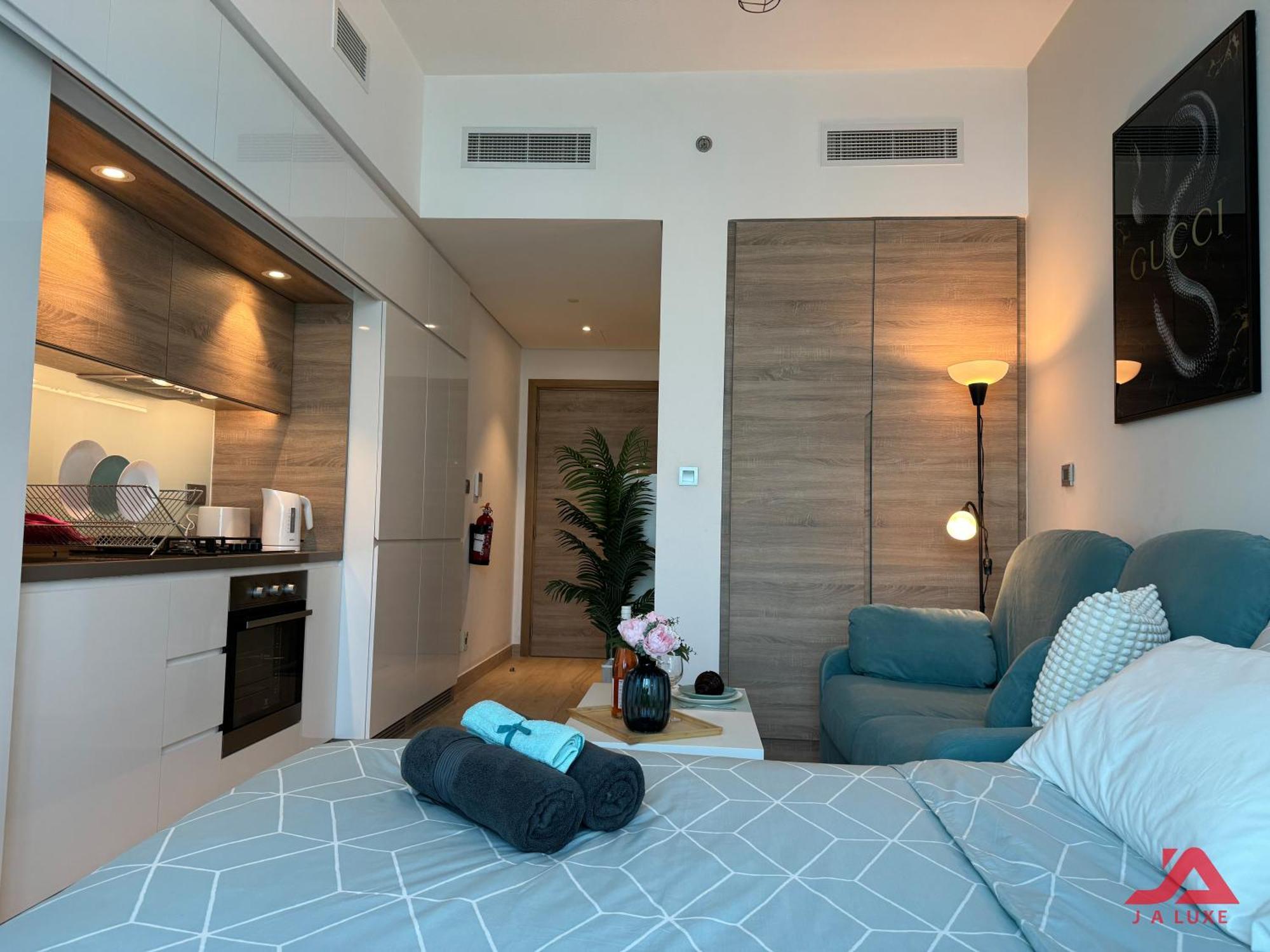 Apartment Warm Cozy Partial Sea View In Marina With Modern Gym & Pool, Steps To Jbr Beach, Marina Walk & Metro